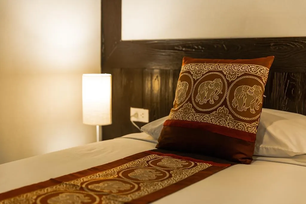 Phuket Airport Hotel - Sha Extra Plus Nai Yang Beach منتجع